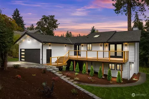 722 Cherry Ave NE, Bainbridge Island, WA 98110