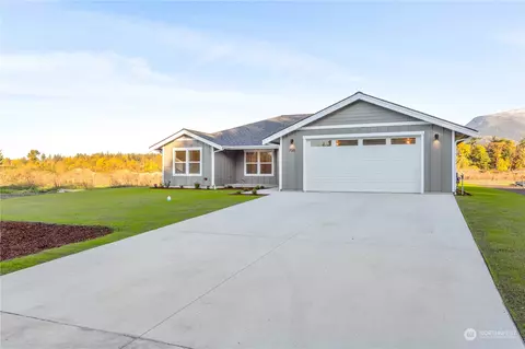 708 E 4th St, Nooksack, WA 98276 photo 2