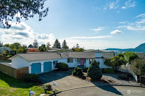 2013 Piper Cir, Anacortes, WA 98221