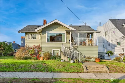 3722 SW Grayson St, Seattle, WA 98126