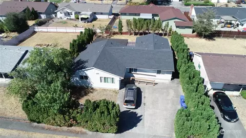 4621 S Burkhart Dr, Tacoma, WA 98409