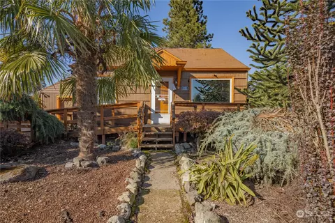 221 27th Ave, Longview, WA 98632