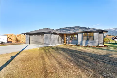 608 E 4th St, Nooksack, WA 98276