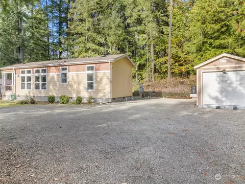 60 N Teal Pl, Hoodsport, WA 98548