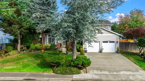 32500 Newcastle Dr, Black Diamond, WA 98010