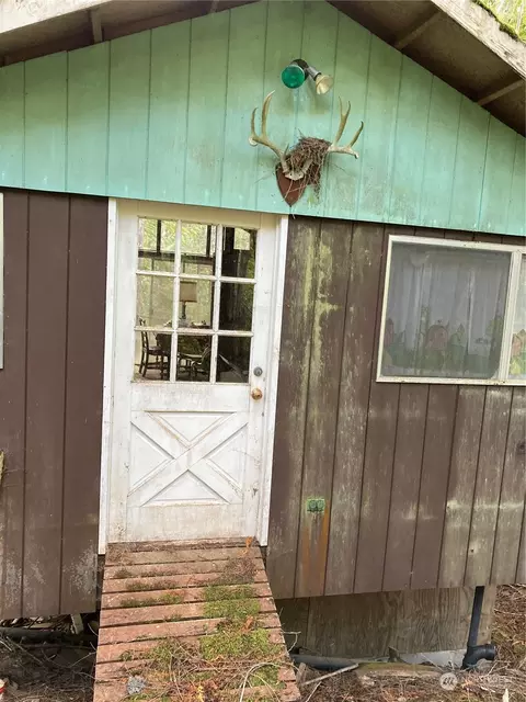 51 N Dow Ct, Hoodsport, WA 98548