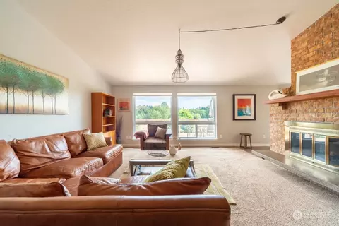 6025 Waller, Tacoma, WA 98443 photo 2