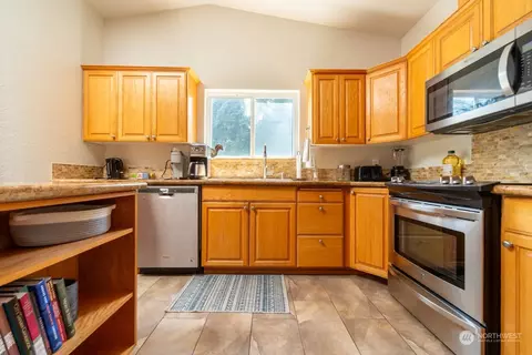 6025 Waller, Tacoma, WA 98443 photo 5