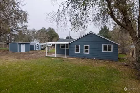 4555 NE Grape Dr, Moses Lake, WA 98837