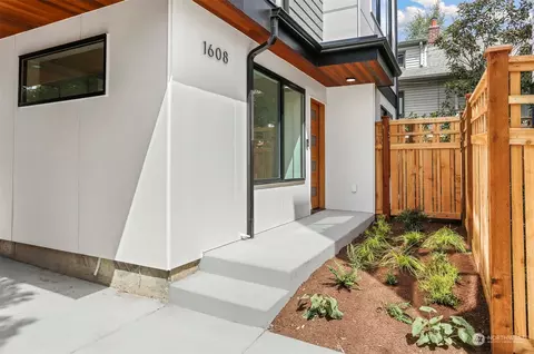 1610 N 48th St, Seattle, WA 98103 photo 2