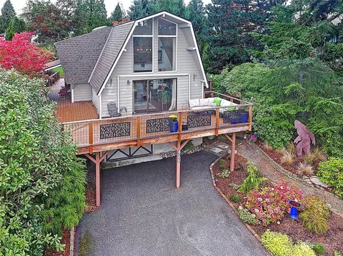 426 Lochwood Dr, Camano Island, WA 98282