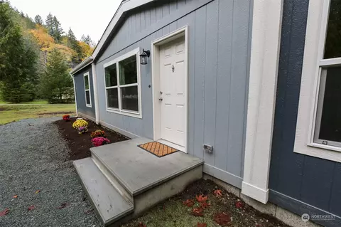 9165 E Pressentin Dr, Concrete, WA 98237