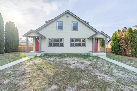 220 E Chelan Ave, Chelan, WA 98816