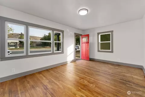 220 E Chelan Ave, Chelan, WA 98816 photo 13