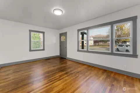 220 E Chelan Ave, Chelan, WA 98816 photo 2