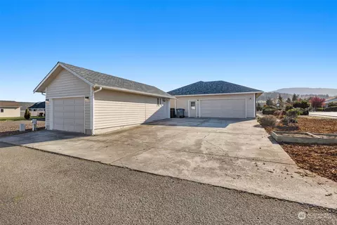 902 E Cedar St, Sequim, WA 98382 photo 6