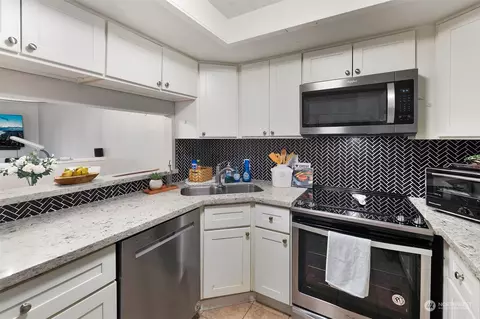 2507 NE 4th St #318, Renton, WA 98056
