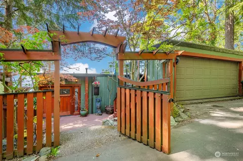 244 N Garden Ter, Bellingham, WA 98225