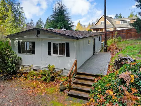 110 E Cedar St, Belfair, WA 98528