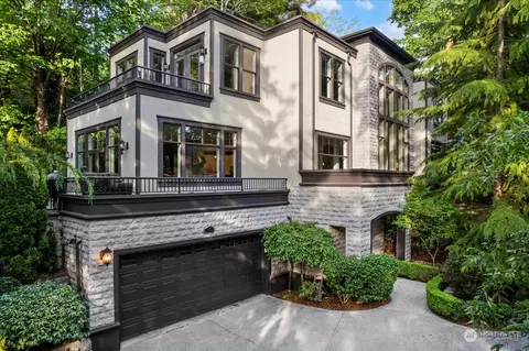 576 Lk Washington Blvd E, Seattle, WA 98112