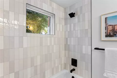 302 32nd Ave E #B, Seattle, WA 98112 photo 19