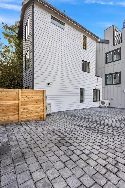 302 32nd Ave E #B, Seattle, WA 98112 photo 4