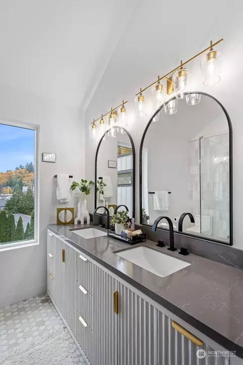302 32nd Ave E #B, Seattle, WA 98112 photo 16