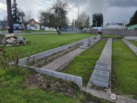 506 Corrin Ave SE, Orting, WA 98360 photo 2
