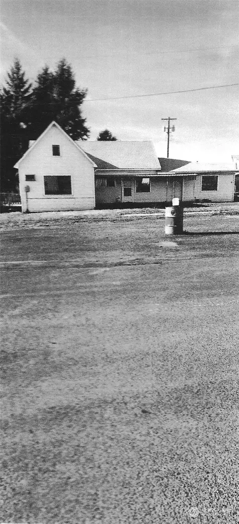 6 S Main St, Saint John, WA 99171