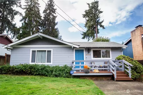 20713 3rd Ave S, Des Moines, WA 98198
