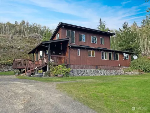 521 Maranatha Rd, Kelso, WA 98626