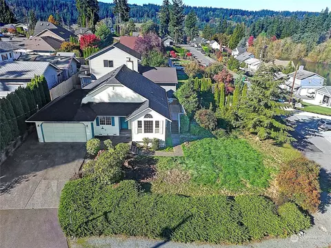 341 Edinburgh Dr, Camano Island, WA 98282