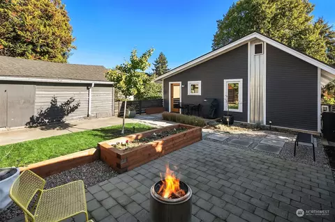 8061 Dibble Ave NW, Seattle, WA 98117