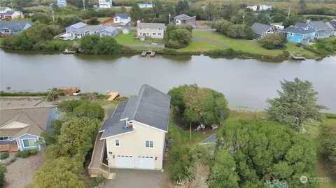 947 Kodiak Ct SE, Ocean Shores, WA 98569