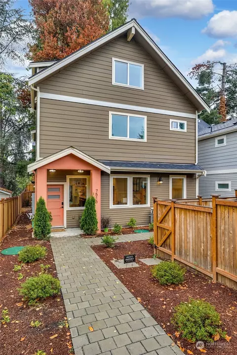 7515 21st Ave NE, Seattle, WA 98115