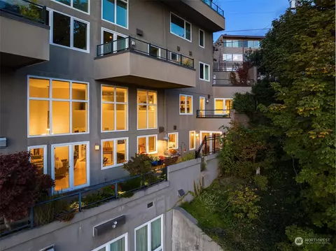 505 W Mercer Pl #103, Seattle, WA 98119
