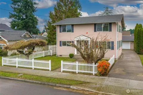 715 6th Ave NW, Puyallup, WA 98371