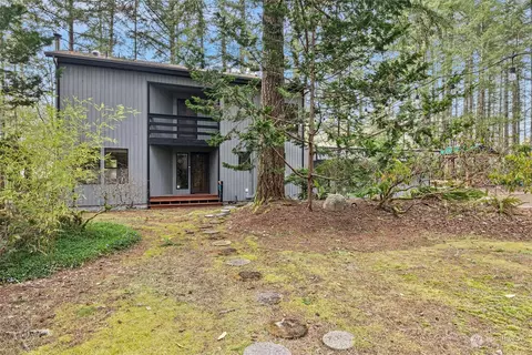 4365 Redwing Trl NW, Bremerton, WA 98312