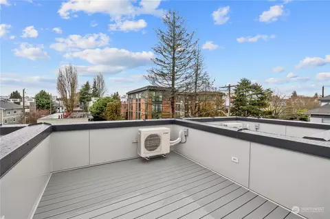 1425 E Howell St, Seattle, WA 98122 photo 18