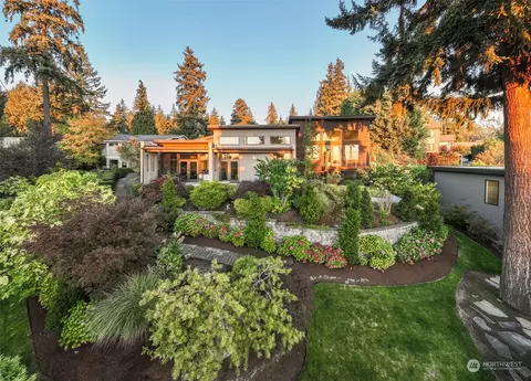 9430 112th Ave NE, Kirkland, WA 98033