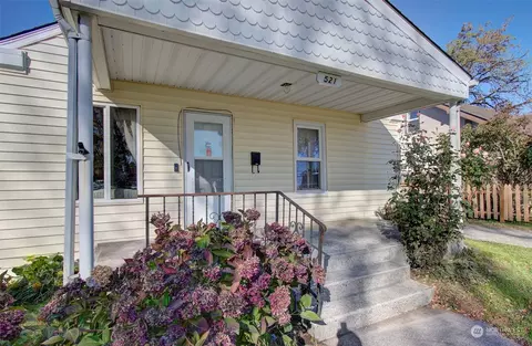 521 Oregon Way, Longview, WA 98632