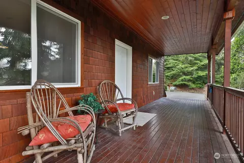 4948 Lakeside Dr, Langley, WA 98260