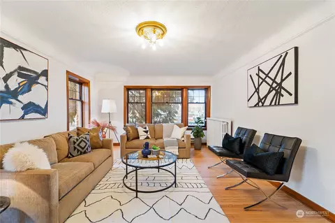 4235 Brooklyn Ave NE #305, Seattle, WA 98105