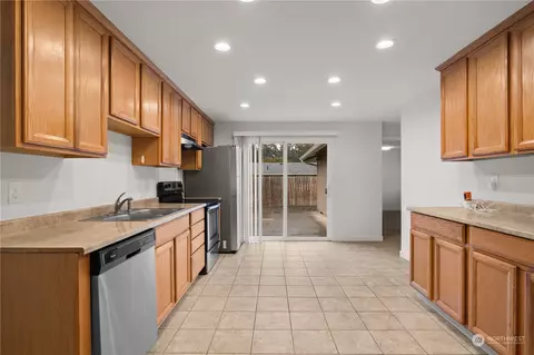 17201 10th Avenue Ct E, Spanaway, WA 98387 photo 11