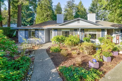 512 S 321st St #8D, Federal Way, WA 98003