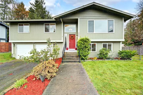 2865 NE Aegean Blvd, Bremerton, WA 98311