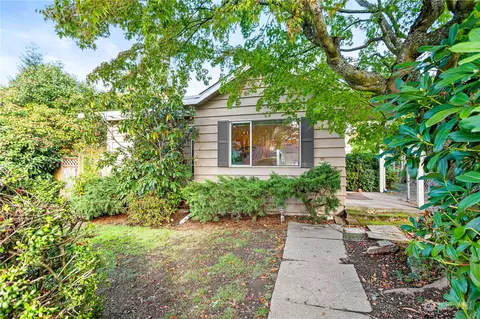 112 N 105th St, Seattle, WA 98133
