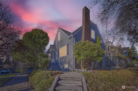 556 N 82nd St, Seattle, WA 98103
