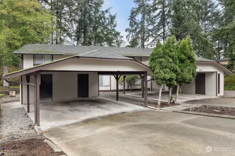 850 SW Harrier Cir, Oak Harbor, WA 98277