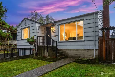 4257 33rd Ave W, Seattle, WA 98199
